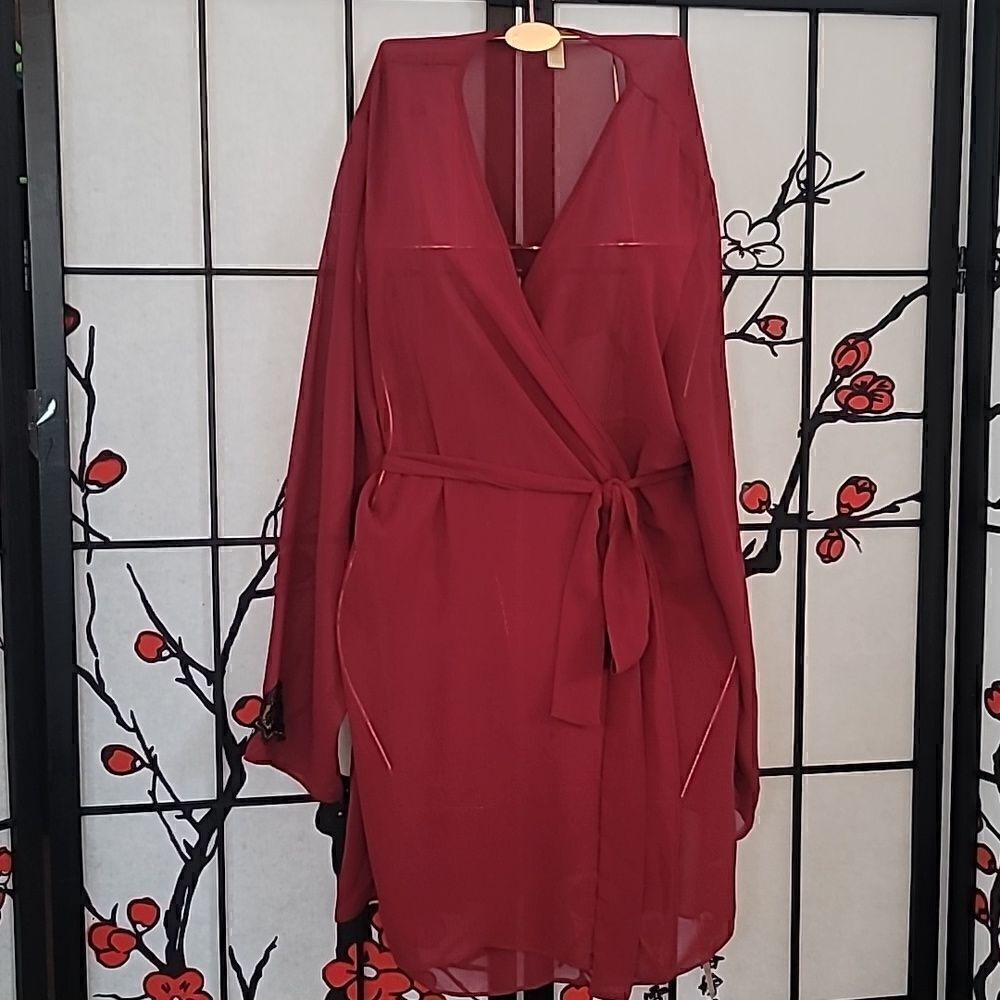 Flora Nikrooz Plum/Red Apliqued Sleeve Sheer Robe in size L/XL NWT